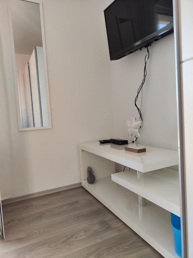 Jelsa Blue Sea View Apartment Bagian luar foto